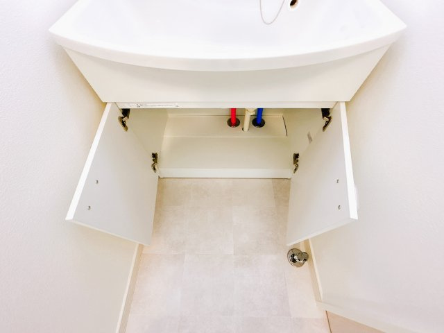 【独立洗面台】 | 北見市東相内町６５１番地２１　中古売家 | 【リフォーム済】洗面台の収納です。