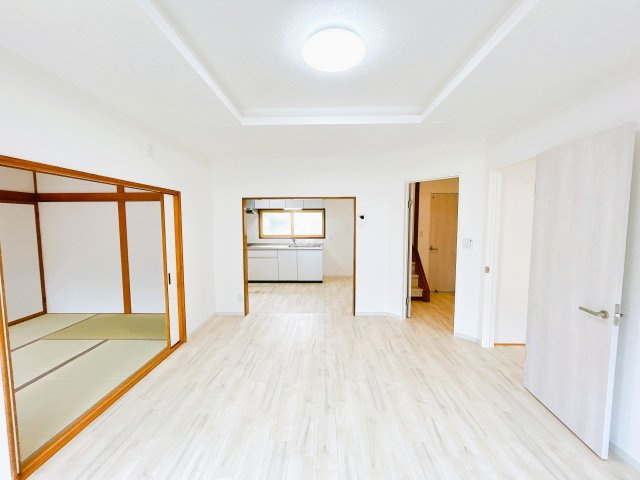 【居間・リビング】 | 北見市東相内町６５１番地２１　中古売家 | 【リフォーム済】リビングは床と壁紙の張替えを行います。きれいなリビングで家族団らんの時間を過ごしてみませんか。