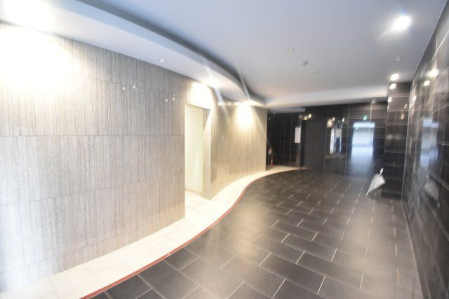 セレニテ九条リアンのロビー