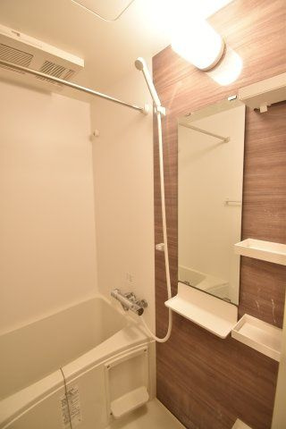 セレニテ九条リアンの浴室