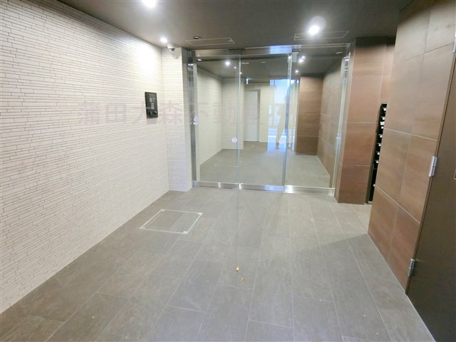 アーバンパーク東六郷Iのエントランス|防犯カメラTVモニター付オートロック宅配BOXメールBNOX管理人室　エントランス