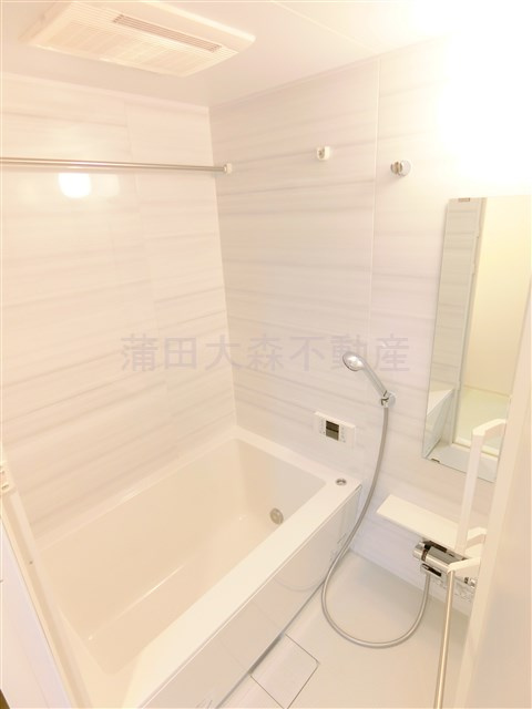アーバンパーク東六郷Iの浴室|追焚+浴室乾燥機付きのお風呂　バスルーム