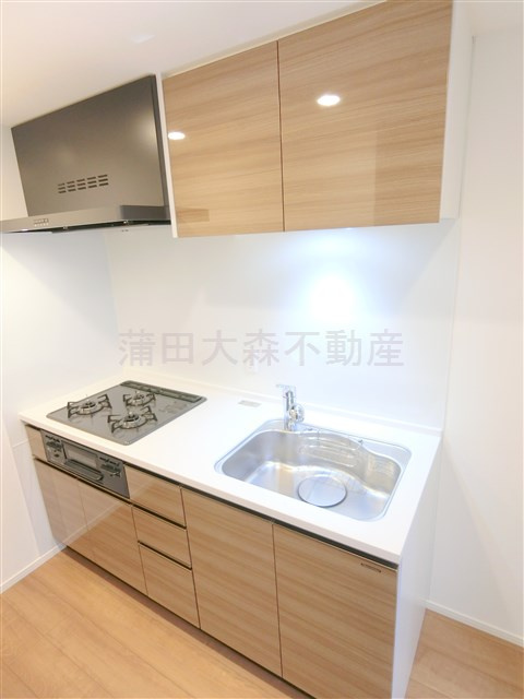 アーバンパーク東六郷Iのキッチン|3口ガスグリル付システムキッチン