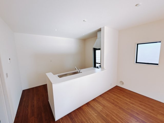 【新築戸建】渋川行幸田のダイニング|■ダイニング（2号棟）｜【ダイニングなのに】お家にいるけどおしゃれなカフェに来ているような感覚になってしまうカフェカウンター