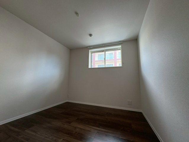 Sha Maison NAOの寝室|広くて明るい寝室