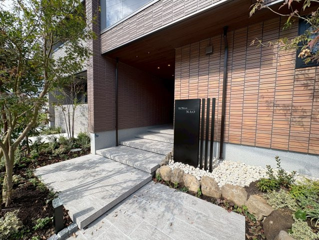 Sha Maison NAOのエントランス|落ち着いたエントランスです