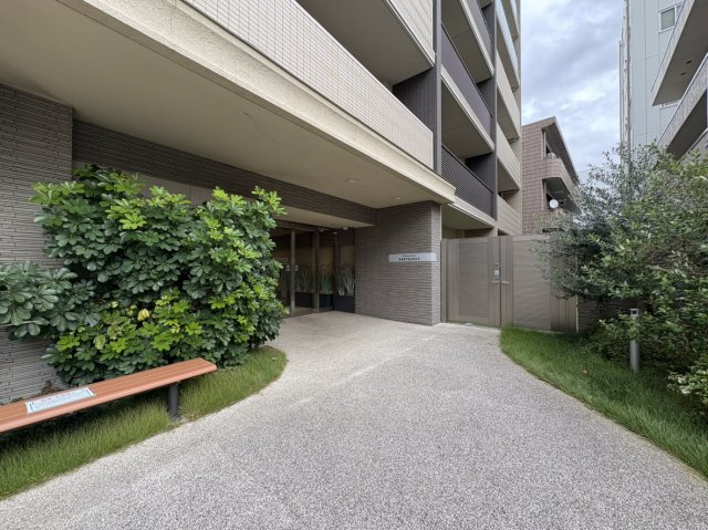 グランシエロ イーストマークス|エントランスへ