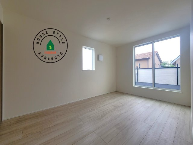 熊本市中央区出水6丁目第4-2棟（1号棟）の内観：施工例|主寝室には収納力に優れたクローゼットがありますので、お部屋もすっきり片付きます。