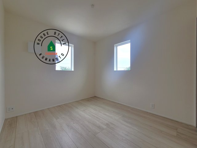 熊本市中央区出水6丁目第4-2棟（1号棟）の内観：施工例|採光良好な洋室は全居室、複層ガラスの遮熱効果と断熱効果で、一年中快適に過ごせます。