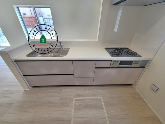 熊本市中央区出水6丁目第4-2棟（1号棟）の内観：施工例|ご家族を近くに感じられる対面キッチンのLDK。会話もはずみそうですね。