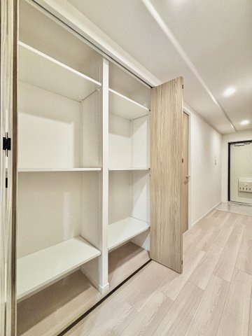 寝屋川コーポラスの収納|こまごまとしたものを収納できそうですね