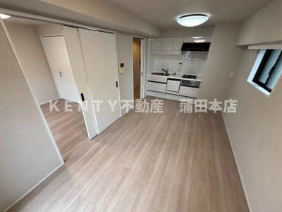 【居間・リビング】 | ミリアレジデンス西蒲田 | こちらのリビングで趣味の時間をお楽しみください