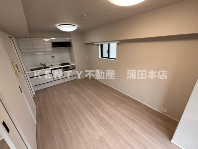 【居間・リビング】 | ミリアレジデンス西蒲田 | こちらのリビングで趣味の時間をお楽しみください