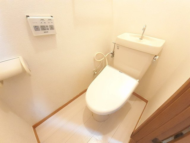 ヴィラ・ガーデンのトイレ|ゆったりとした空間のトイレです