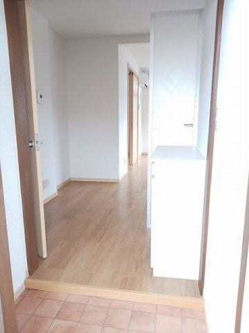 エルディム　ブルーハイツの玄関|明るい玄関です