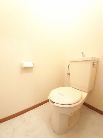 カーサ八幡林のトイレ|コンパクトで使いやすいトイレです