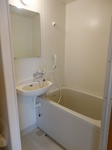 カーサ八幡林の浴室|ゆったり過ごせるお風呂です