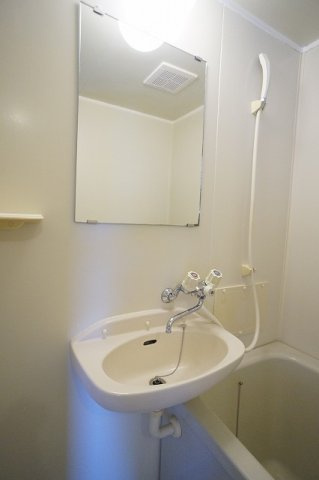 カーサ八幡林の洗面所|使いやすい洗面所です