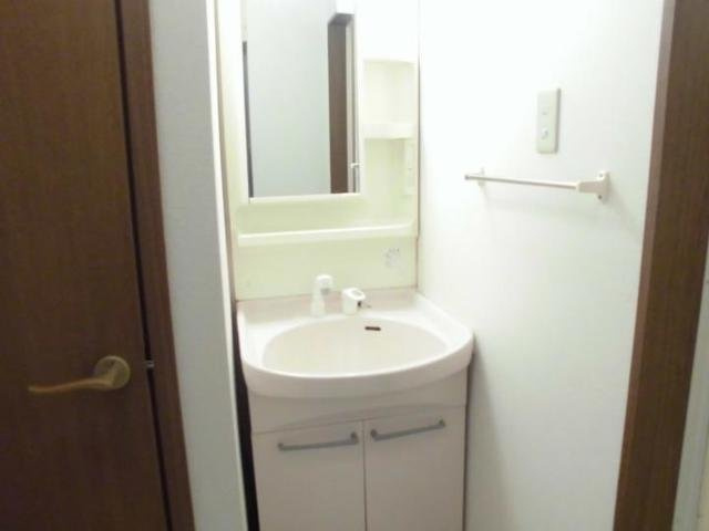 コーポ石川　Ｄの洗面所|ゆったりとスペースのある洗面所