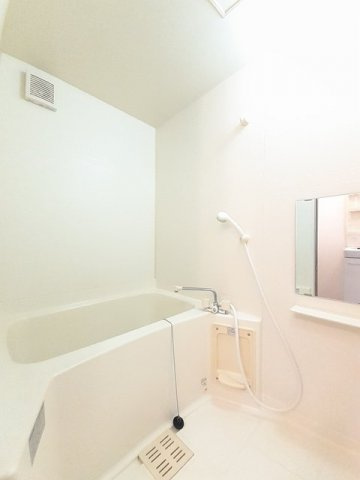 シャンブル・エイトの浴室|日々の疲れを癒すお風呂付です