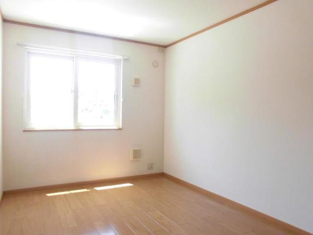 ツインコートＡの内装|明るい室内です