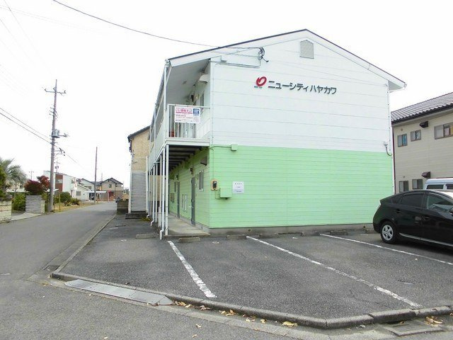 ニューシティ早川の駐車場|車をお持ちの方に嬉しい駐車場付きの物件です