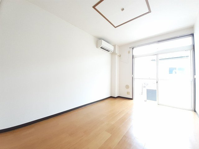 ニューシティ早川の居間・リビング|ゆったり過ごせる居間です