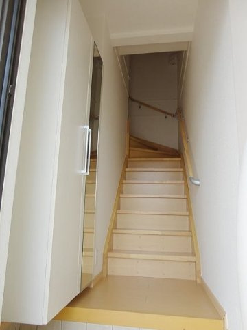 ブルームＡの玄関|明るい玄関です