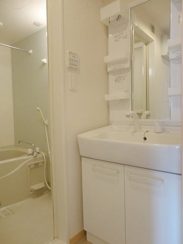 ブルームＡの洗面所|広い洗面スペース