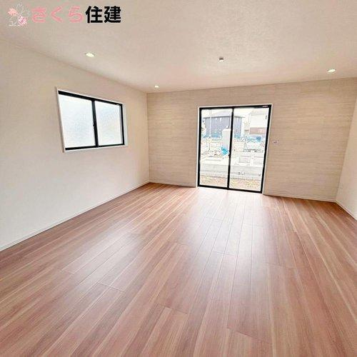 宇都宮市西原町2期　1号棟の居間・リビング|明かりがたくさん差し込むLDKは18.5帖で広々としています♪