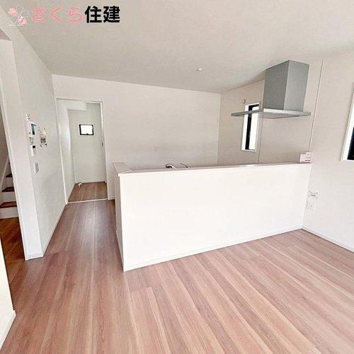 宇都宮市西原町2期　1号棟のキッチン|対面キッチンで、お料理をしながらリビングを見渡せます♪