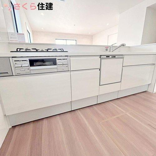 宇都宮市西原町2期　1号棟のキッチン|食洗器付きで、家事の時間も短縮できます！