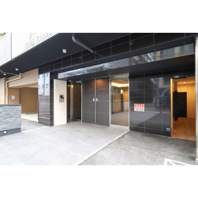 アドバンス神戸ラシュレのエントランス|毎日通るエントランスはこのようになっています