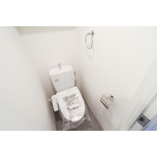 アドバンス神戸ラシュレのトイレ|ゆったりとした空間のトイレです