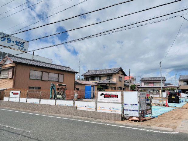 売新築戸建　中央区馬郡町の前面道路含む現地写真