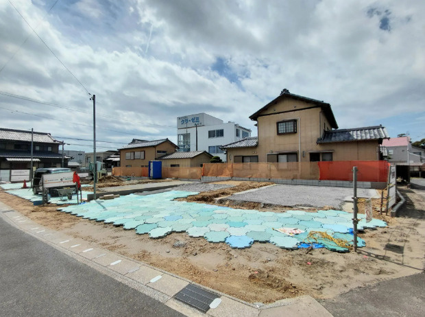 売新築戸建　中央区馬郡町の前面道路含む現地写真