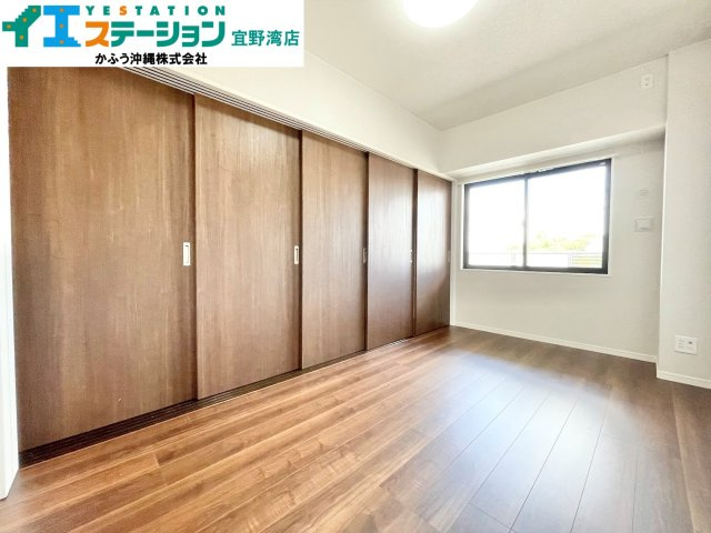 グランデプレミアムビスタ野嵩EASTの寝室