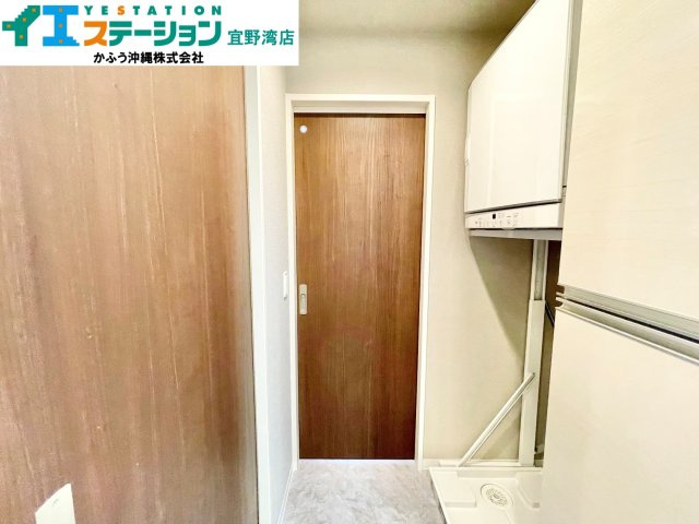 グランデプレミアムビスタ野嵩EASTの脱衣所|脱衣所、ウォークインクローゼットには内鍵が付いているので安心です