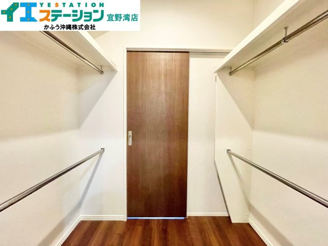 グランデプレミアムビスタ野嵩EASTの収納|脱衣所、ウォークインクローゼットには内鍵が付いているので安心です