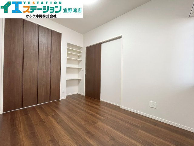 グランデプレミアムビスタ野嵩EASTの洋室