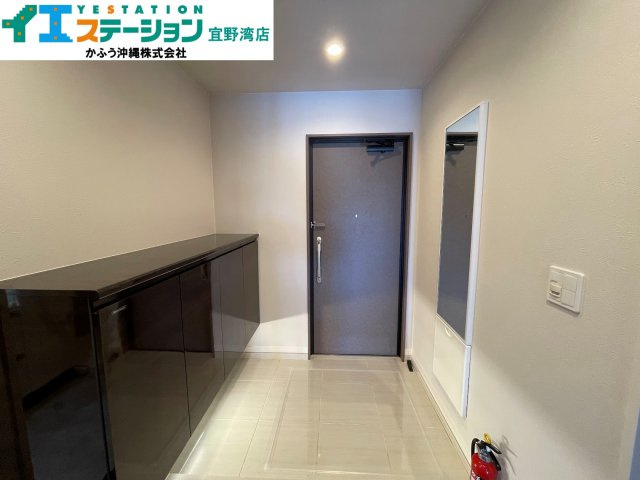 グランデプレミアムビスタ野嵩EASTの玄関