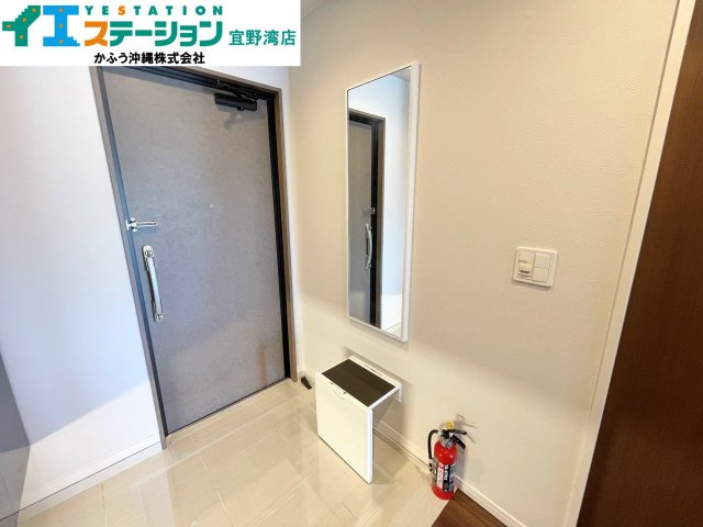 グランデプレミアムビスタ野嵩EASTの玄関
