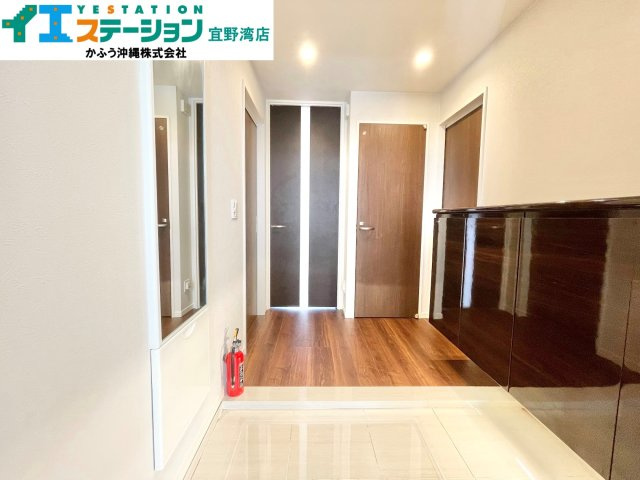 グランデプレミアムビスタ野嵩EASTの玄関