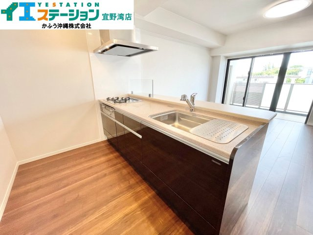 グランデプレミアムビスタ野嵩EASTのキッチン