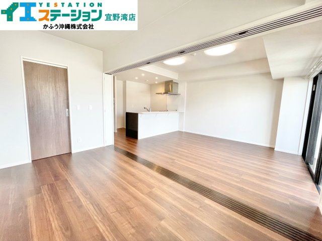 グランデプレミアムビスタ野嵩EASTの洋室