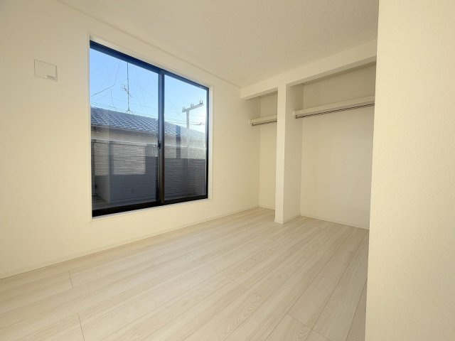 三郷市高州2丁目　新築戸建　全1棟の洋室|クローゼットが2ヶ所付いた洋室5.6帖