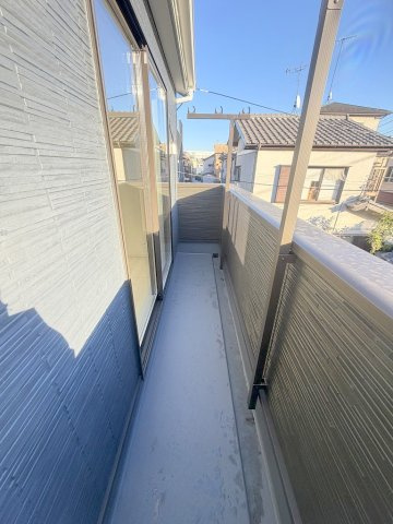 三郷市高州2丁目　新築戸建　全1棟のバルコニー|南向きバルコニーにて日当たり良好