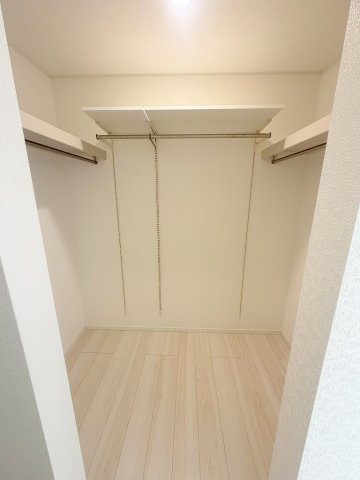 三郷市高州2丁目　新築戸建　全1棟の収納|季節物の大物家電の収納にも便利なウォークインクローゼット