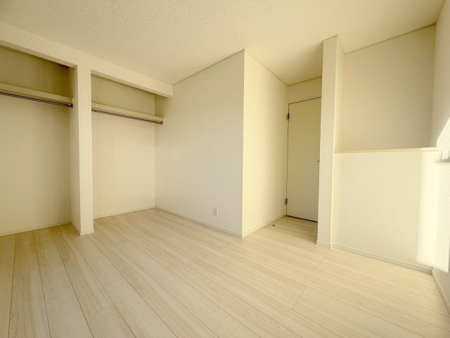 三郷市高州2丁目　新築戸建　全1棟の洋室|クローゼットが2ヶ所付いた洋室5.6帖