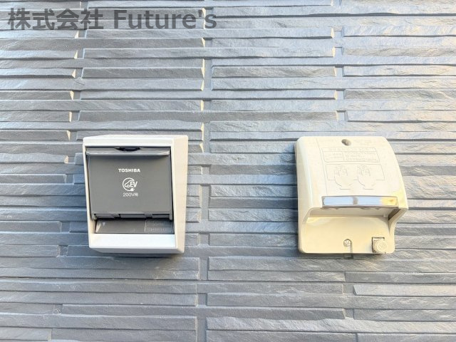 三郷市高州2丁目　新築戸建　全1棟の駐車場|EV充電機・外コンセント付カースペース